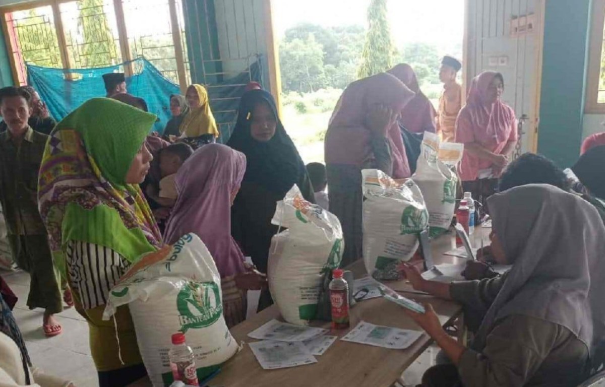 Bantuan pangan pemerintah 2024 di Kabupaten Sumenep, Madura.